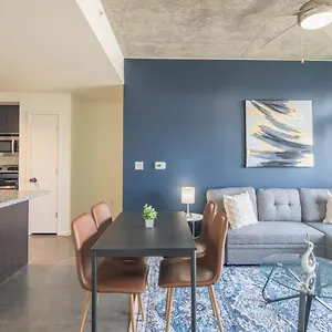  Apartment Striking 2bd - Cdt- Gym, Pool, Parking - Sleep8 United States